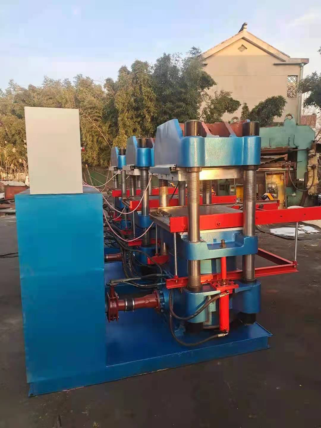 300噸自動手拉模硫化機